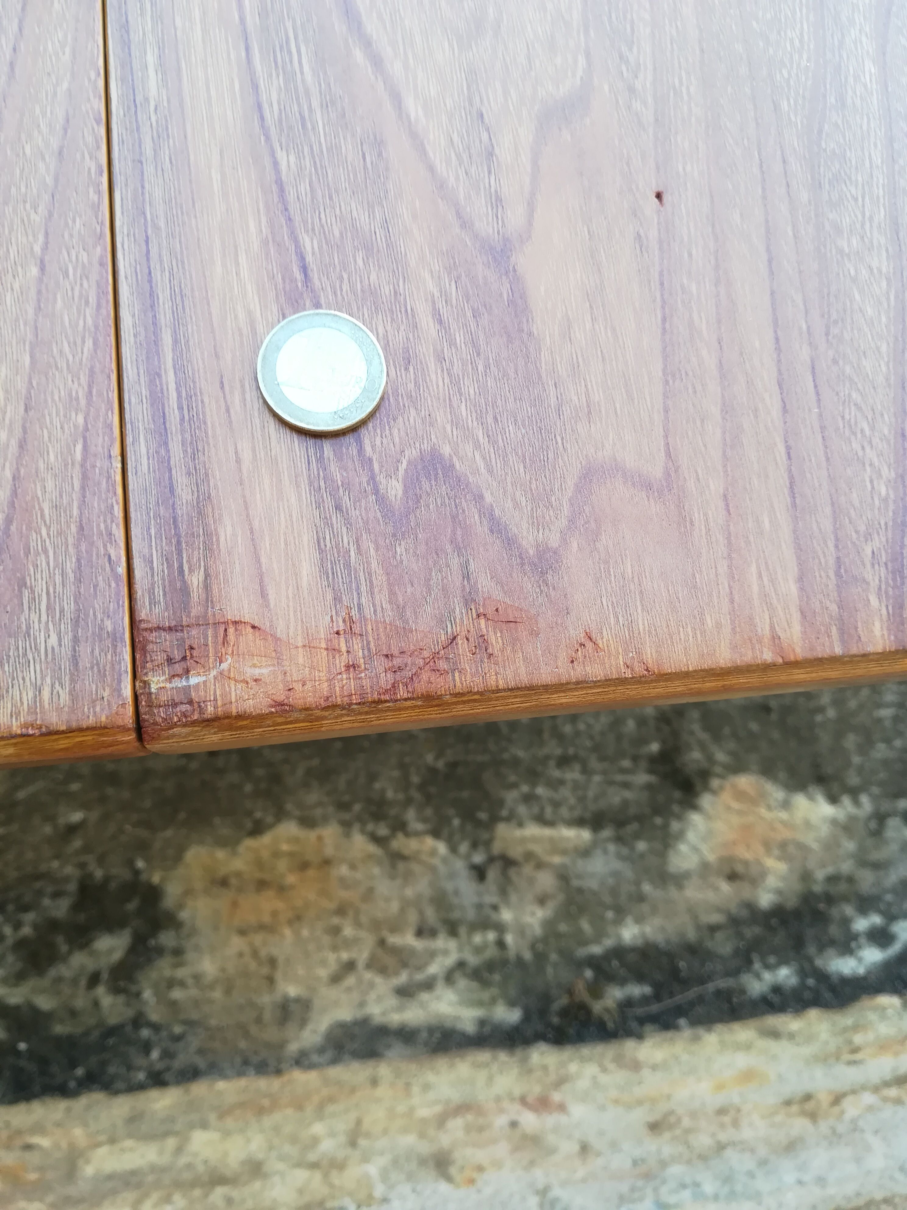 House Regain elm table with two extensions