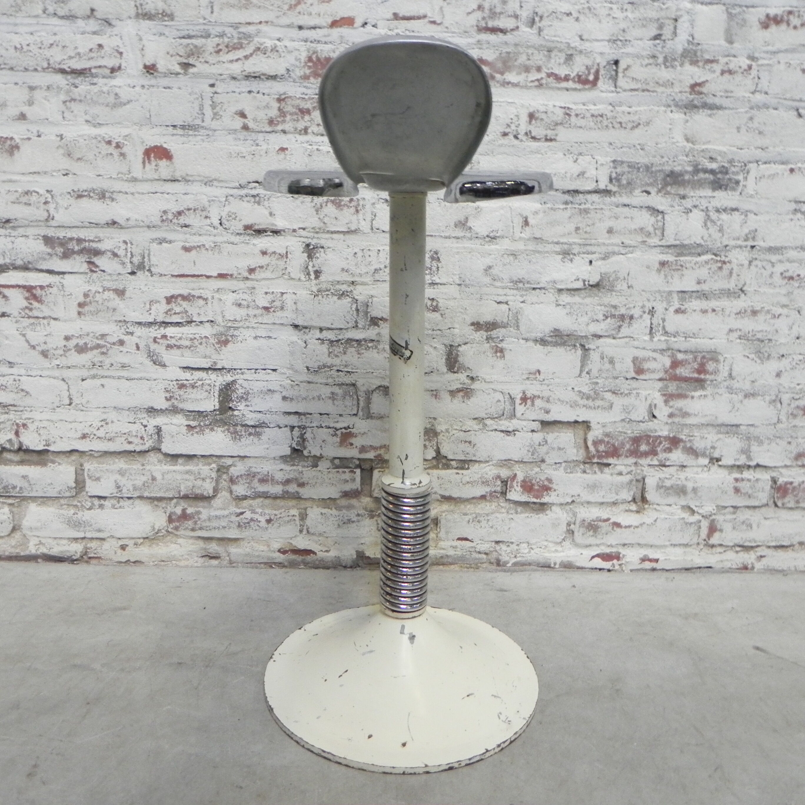 Industrial dental stool, Manubelge