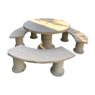 Round stone garden table et benches