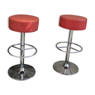 2 swivel bar stools, American style
