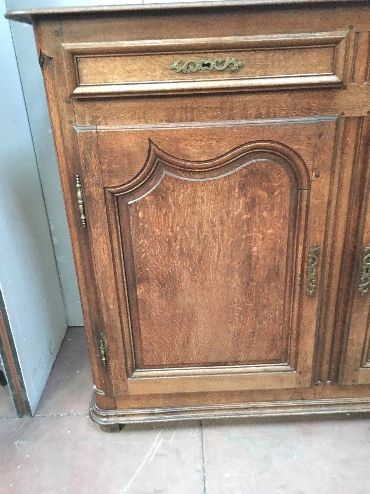 Rustic buffet 18th century support