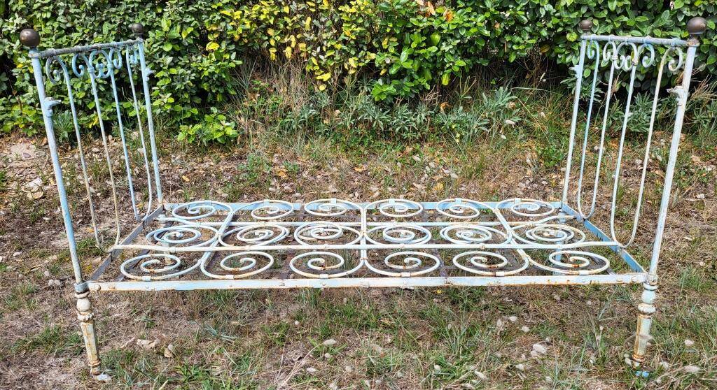 Lit cage volutes pour jardin d'hiver et d'été