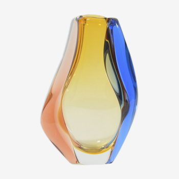 Vase tricolore en verre soufflé des années 1960