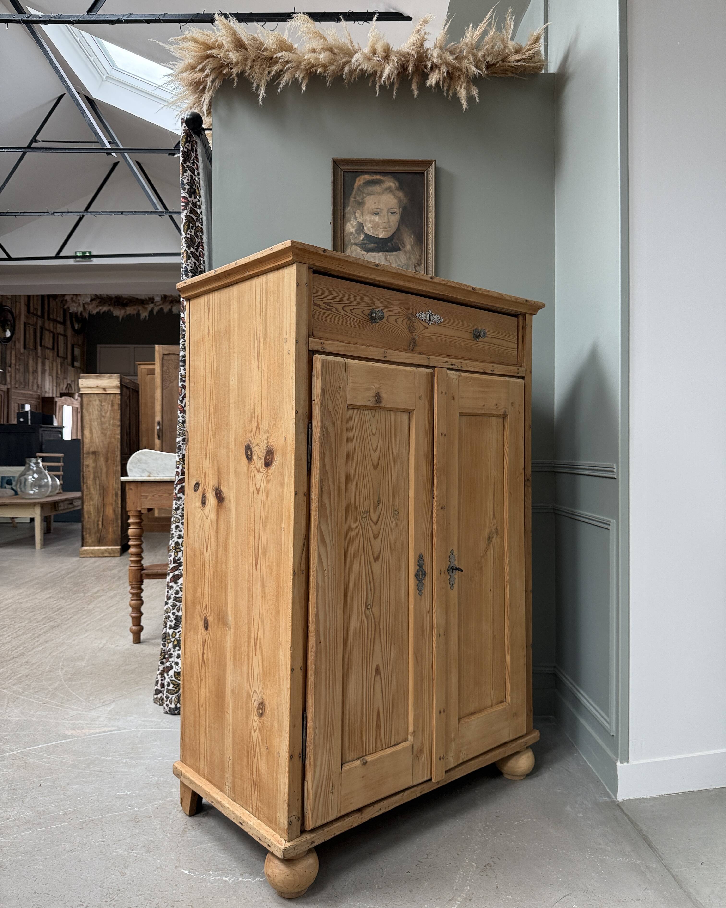 Chic country-style buffet (renovated)