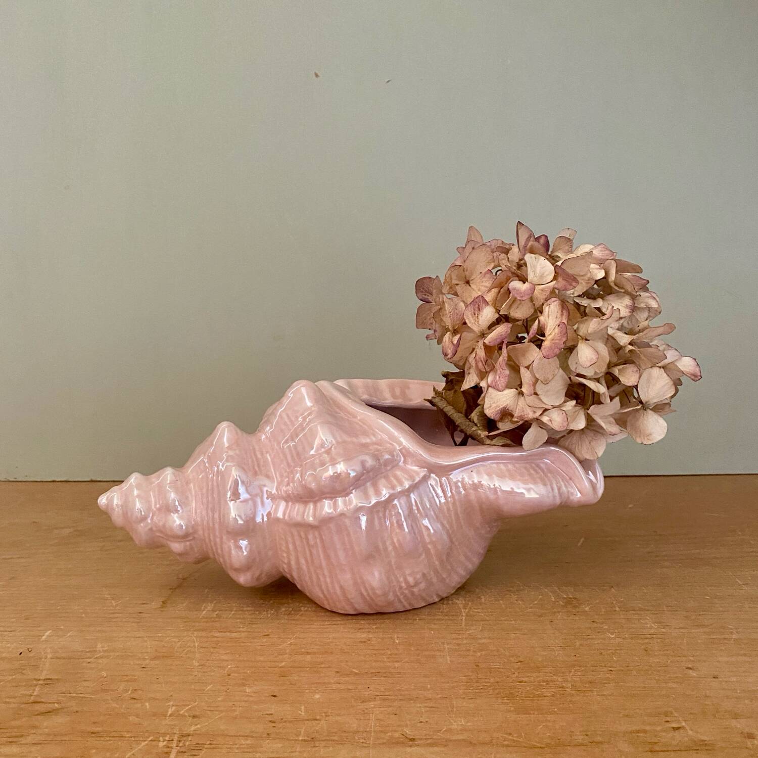 Vintage shell pot cover in pink pearly ceramic