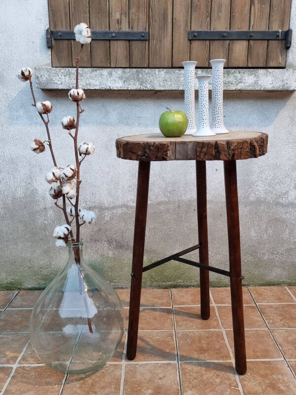 Table haute tripode brutaliste en bois et métal, 74 cm