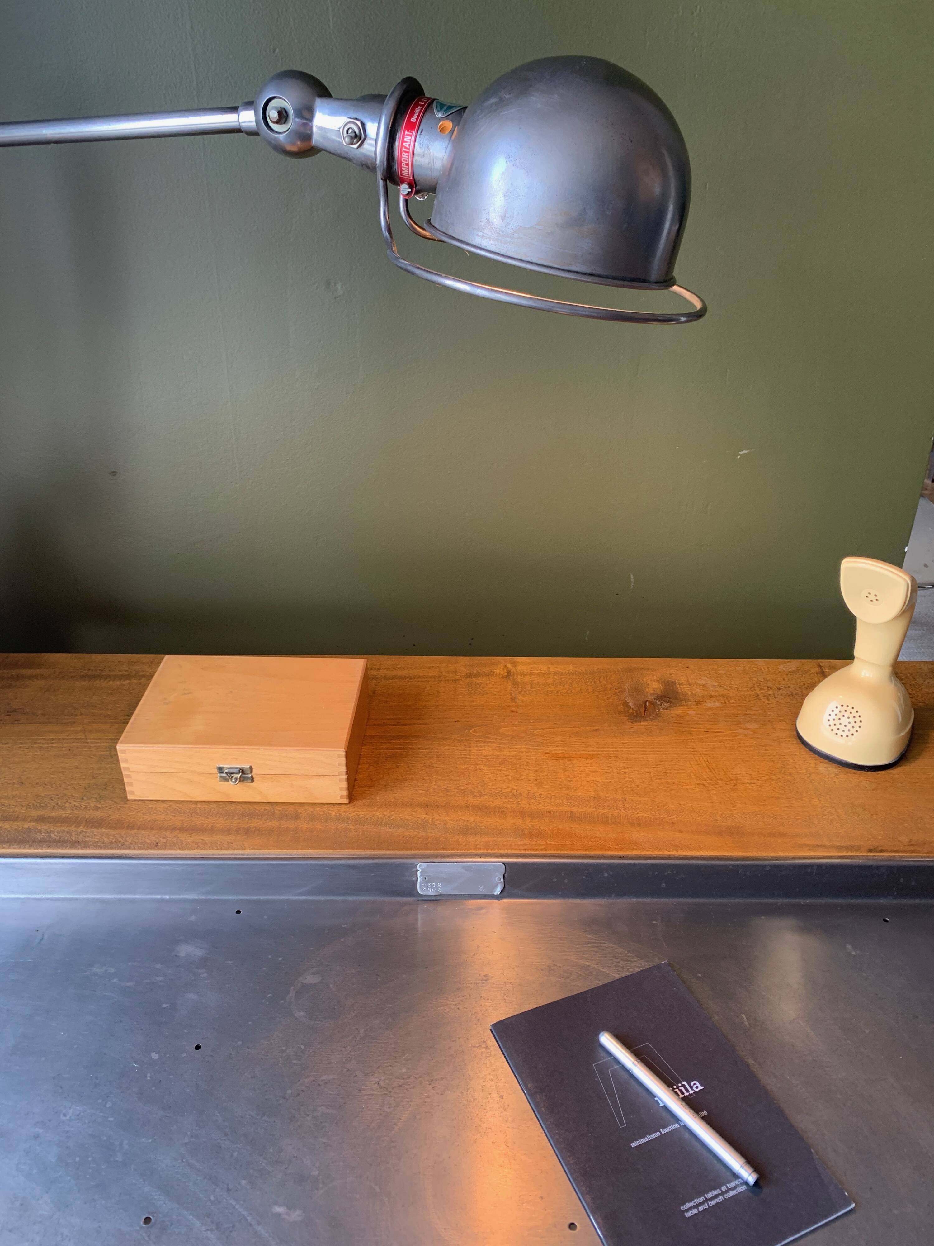 Bureau industriel des poste modifié + lampe Jieldé