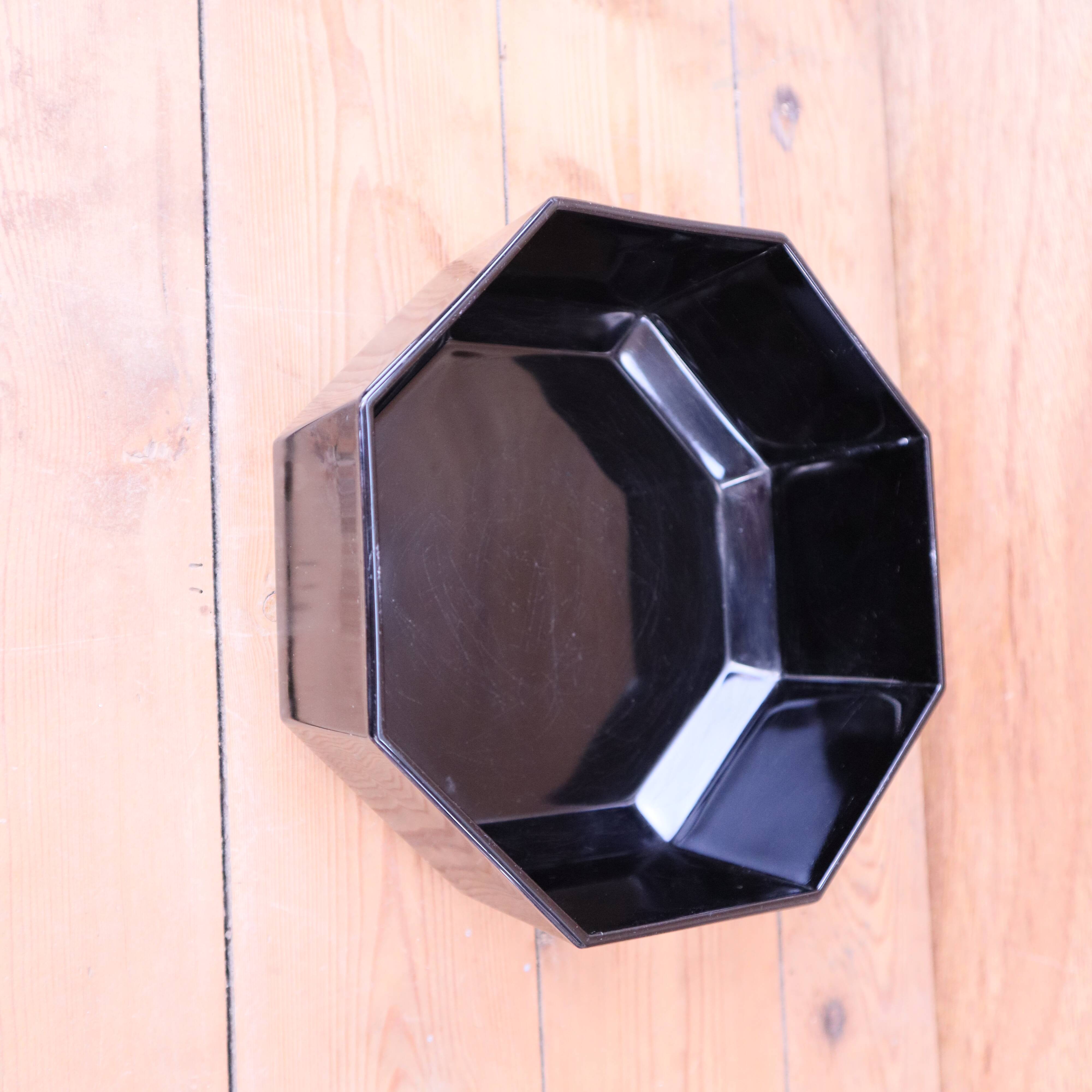 Small Arcoroc "Octime" salad bowl from the 1980s.