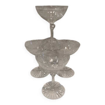 4 coupes à champagne en cristal Baccarat modèle Nancy