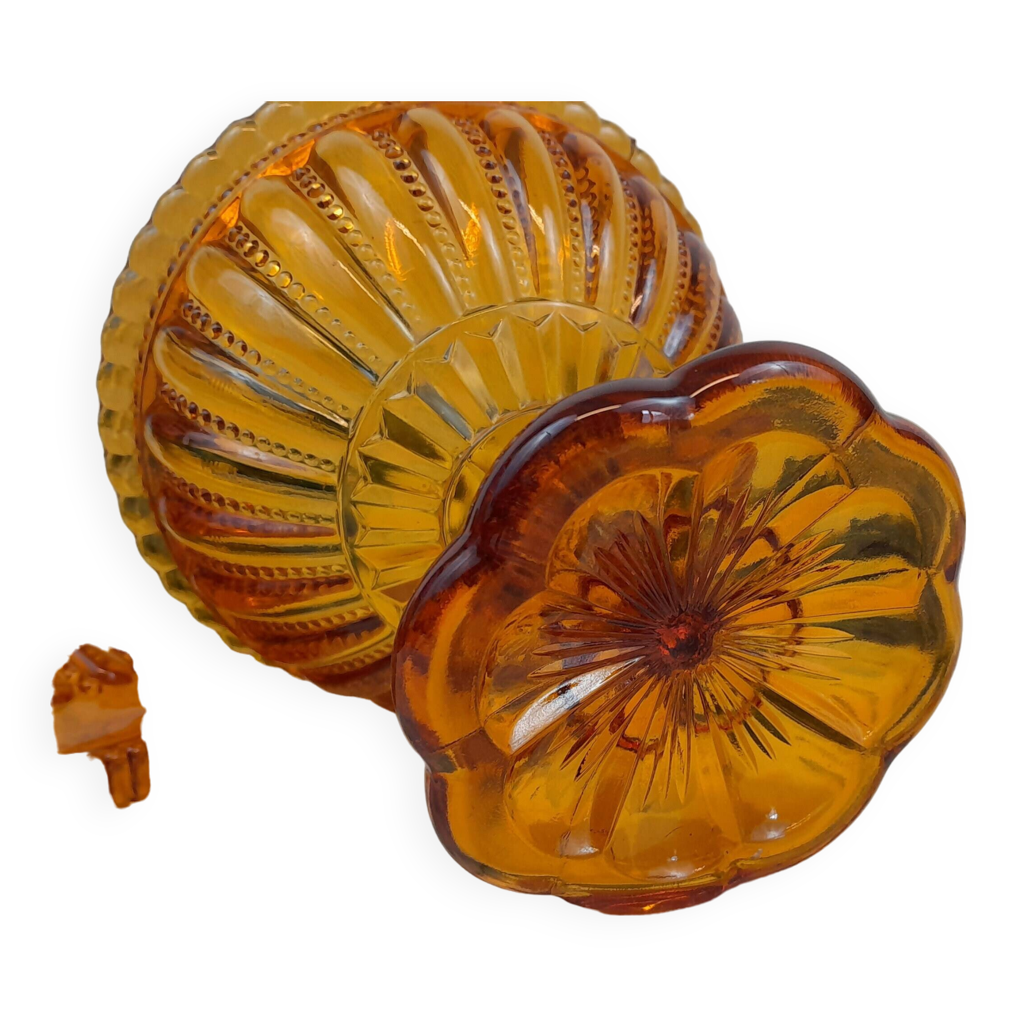 Molded amber glass drageoir