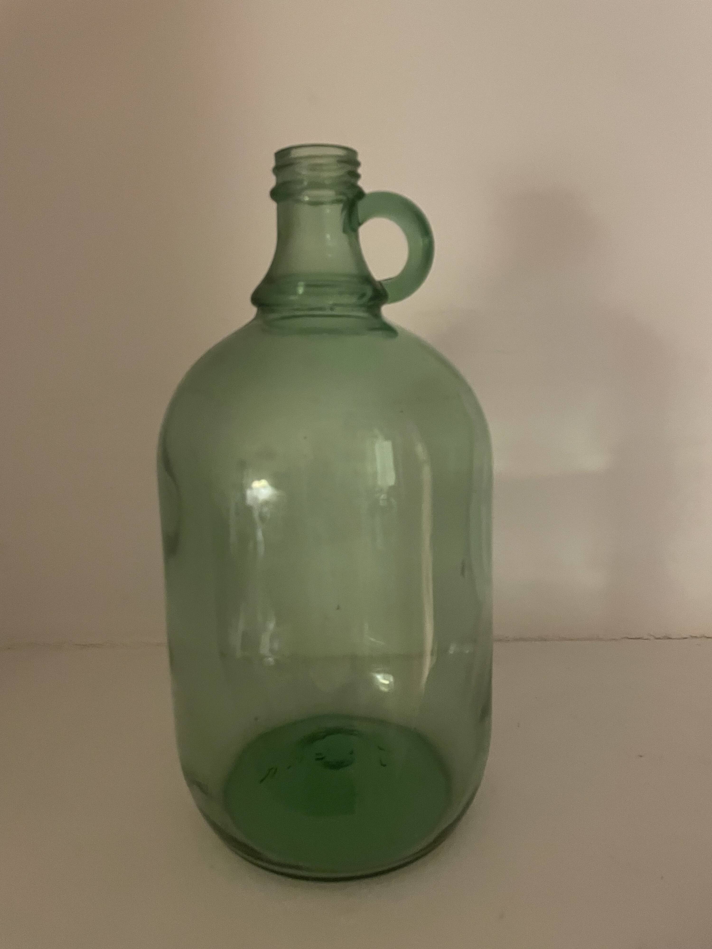 Set of 12 decorative items