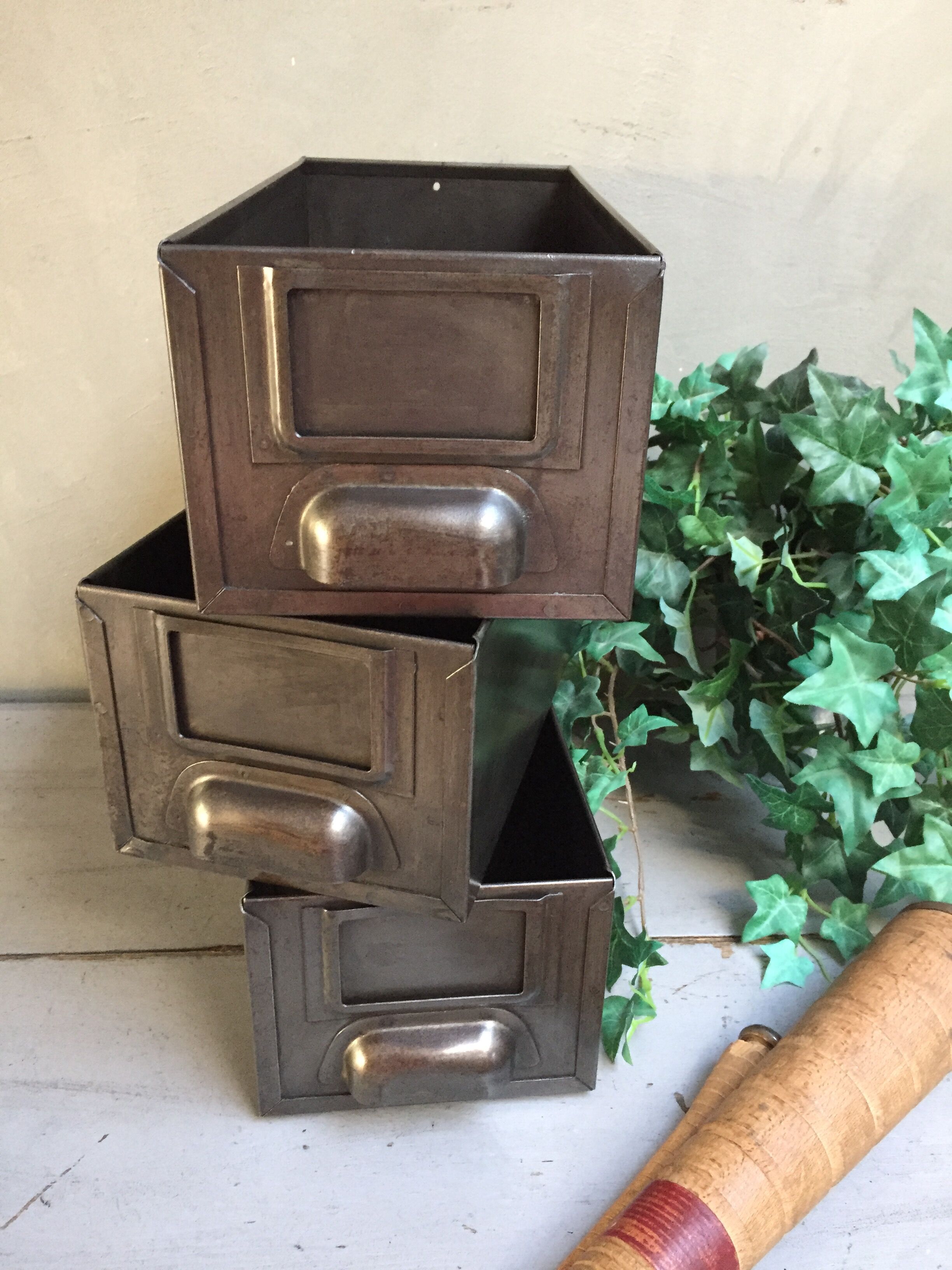 Lot de 3 casiers industriels