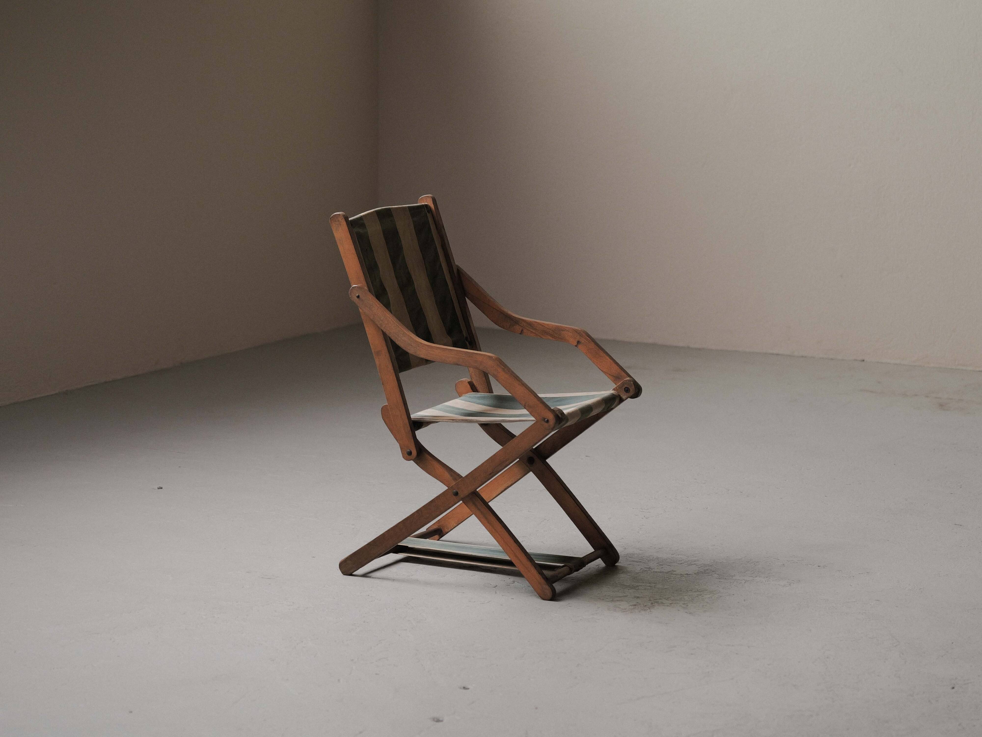 Foldable chair in solid wood and striped fabric, circa 1900.