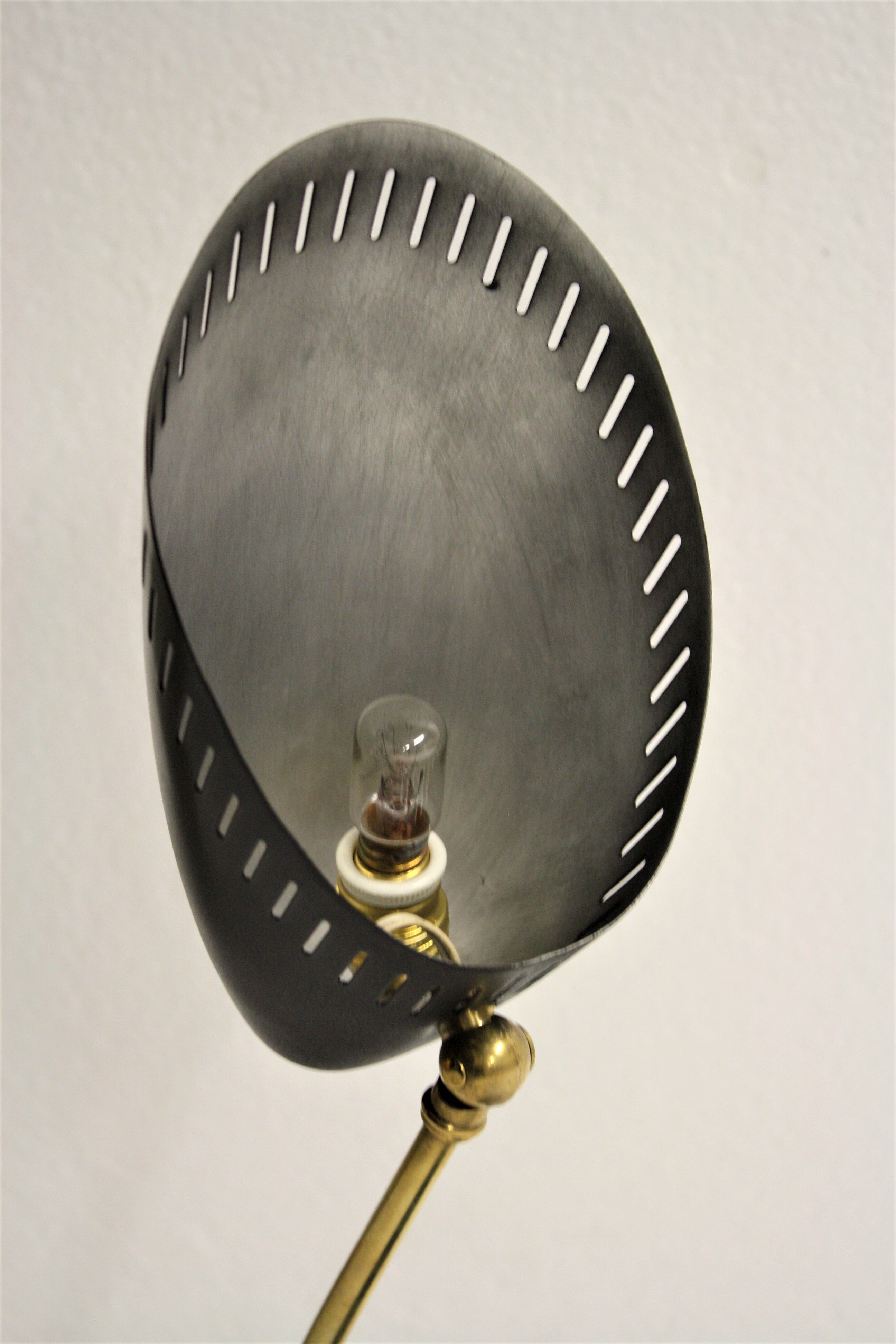 Charming brass and black metal table lamp