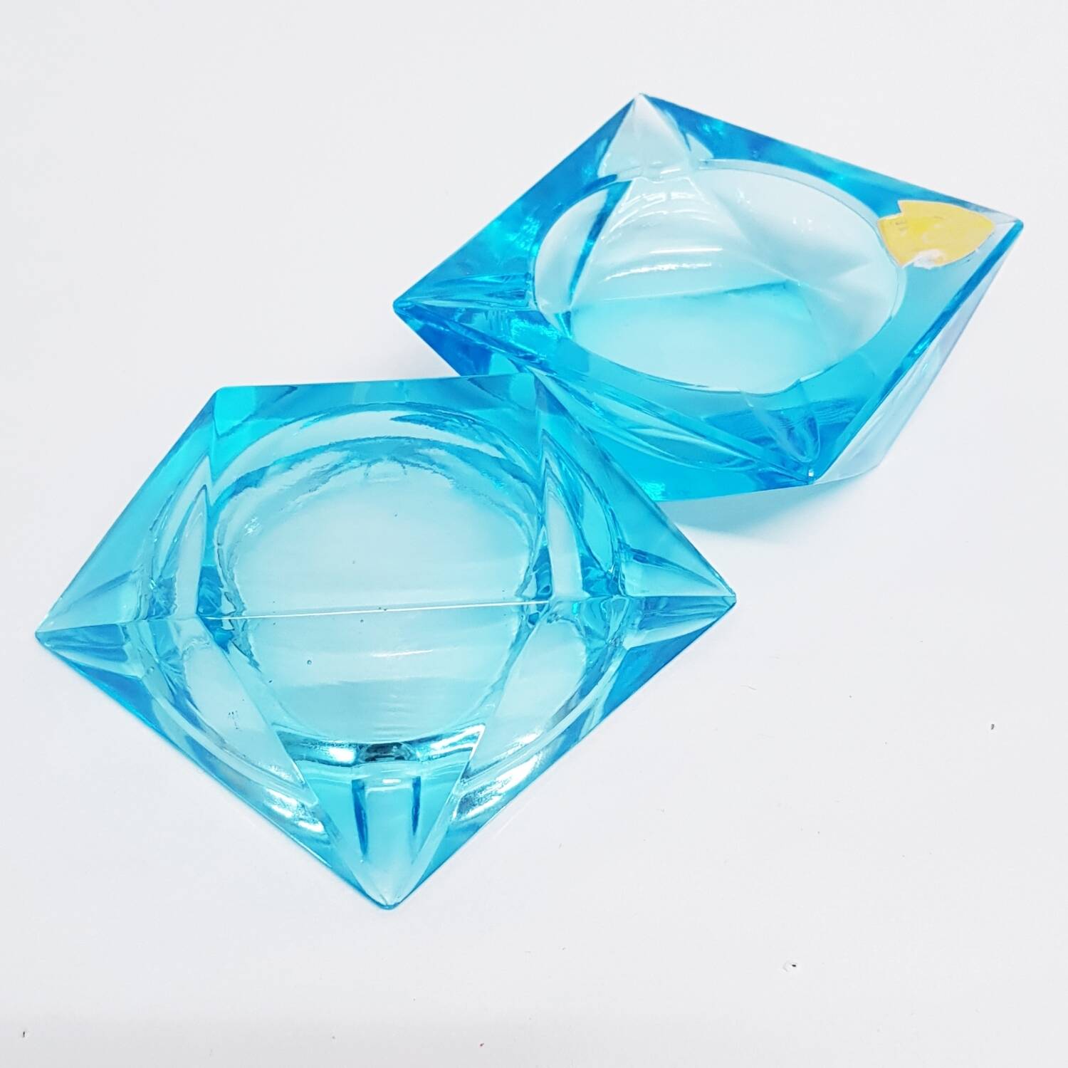 2 cendriers prismes en cristal de Bohème bleu tchécoslovaque