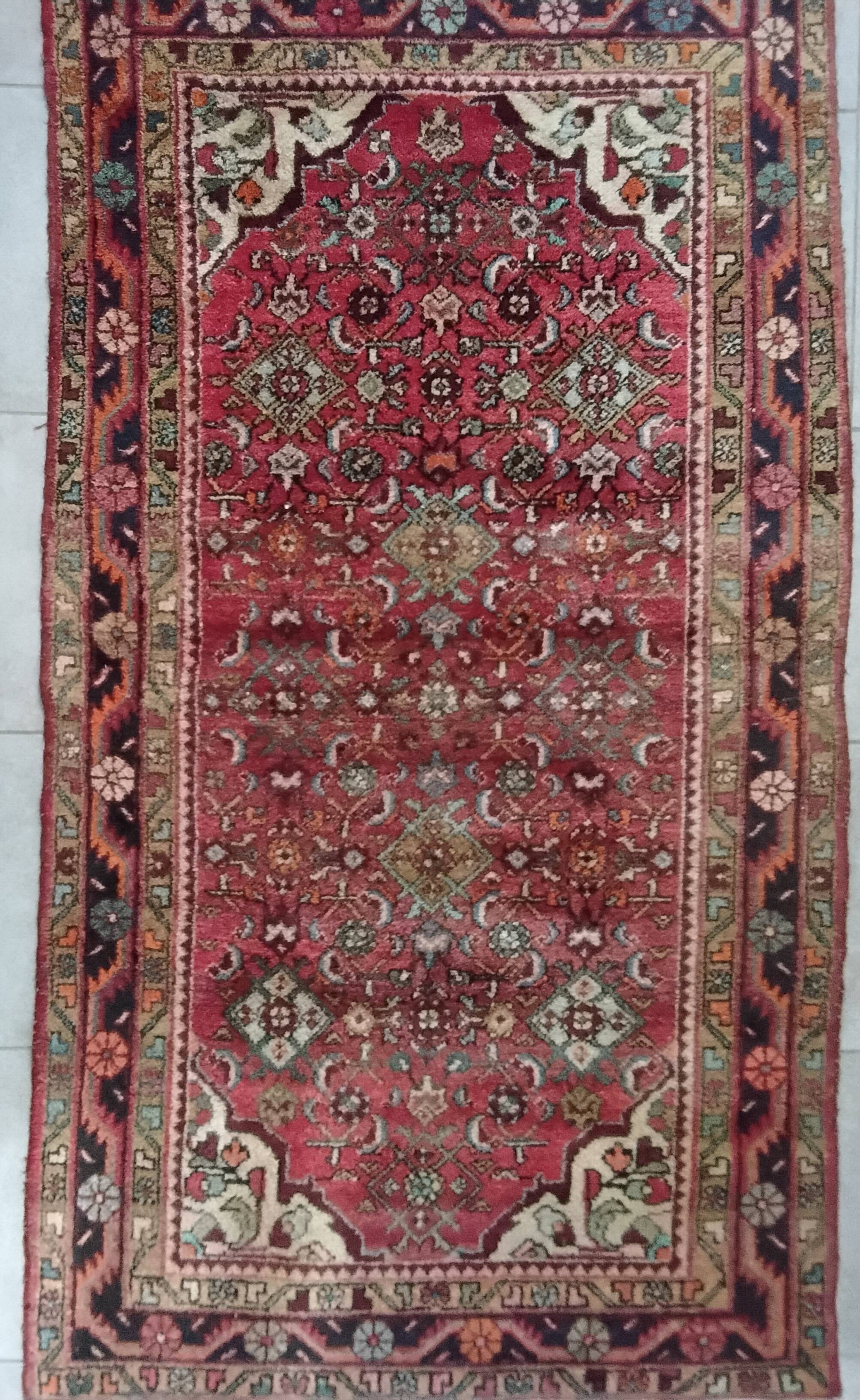 Grand Persian Carpet Hamadan – Floral "All-Over" Design – 202 x 116 cm