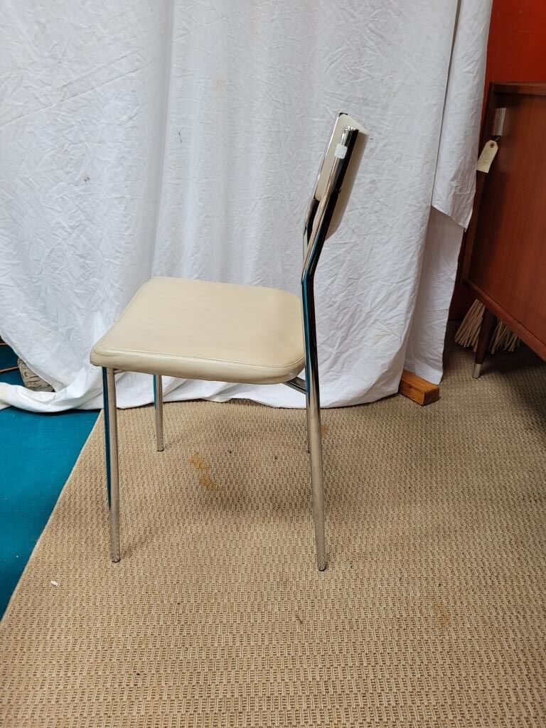 Set of 4 chairs chrome metal and skaï greige 70s.