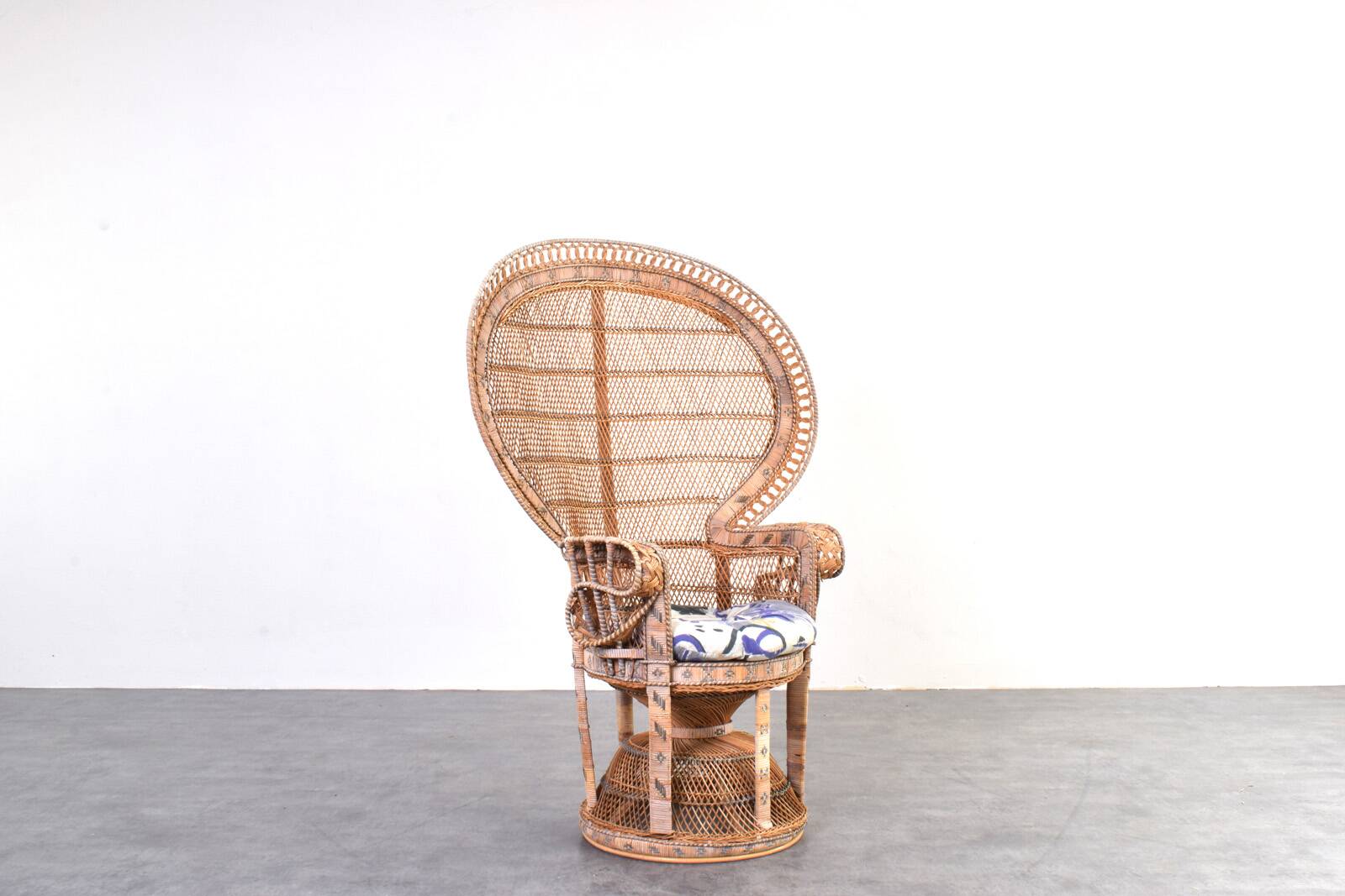 Mid-Century Wicker Peacock Emmanuelle Chair from Kok Maison, 1970s