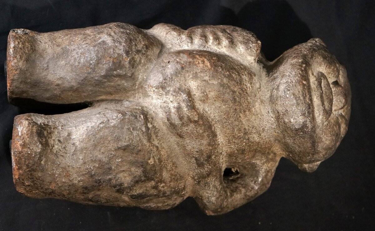 Figure anthropomorphe en pierre volcanique art tribal africain Côte d’Ivoire XVIIIe siècle