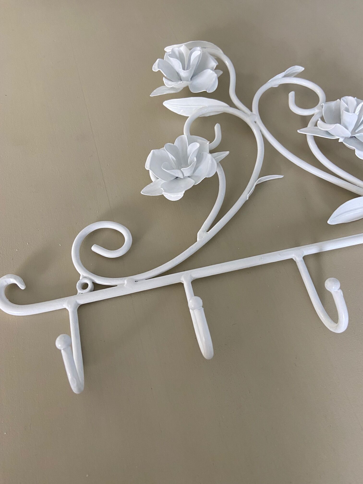 Metal wall towel rail