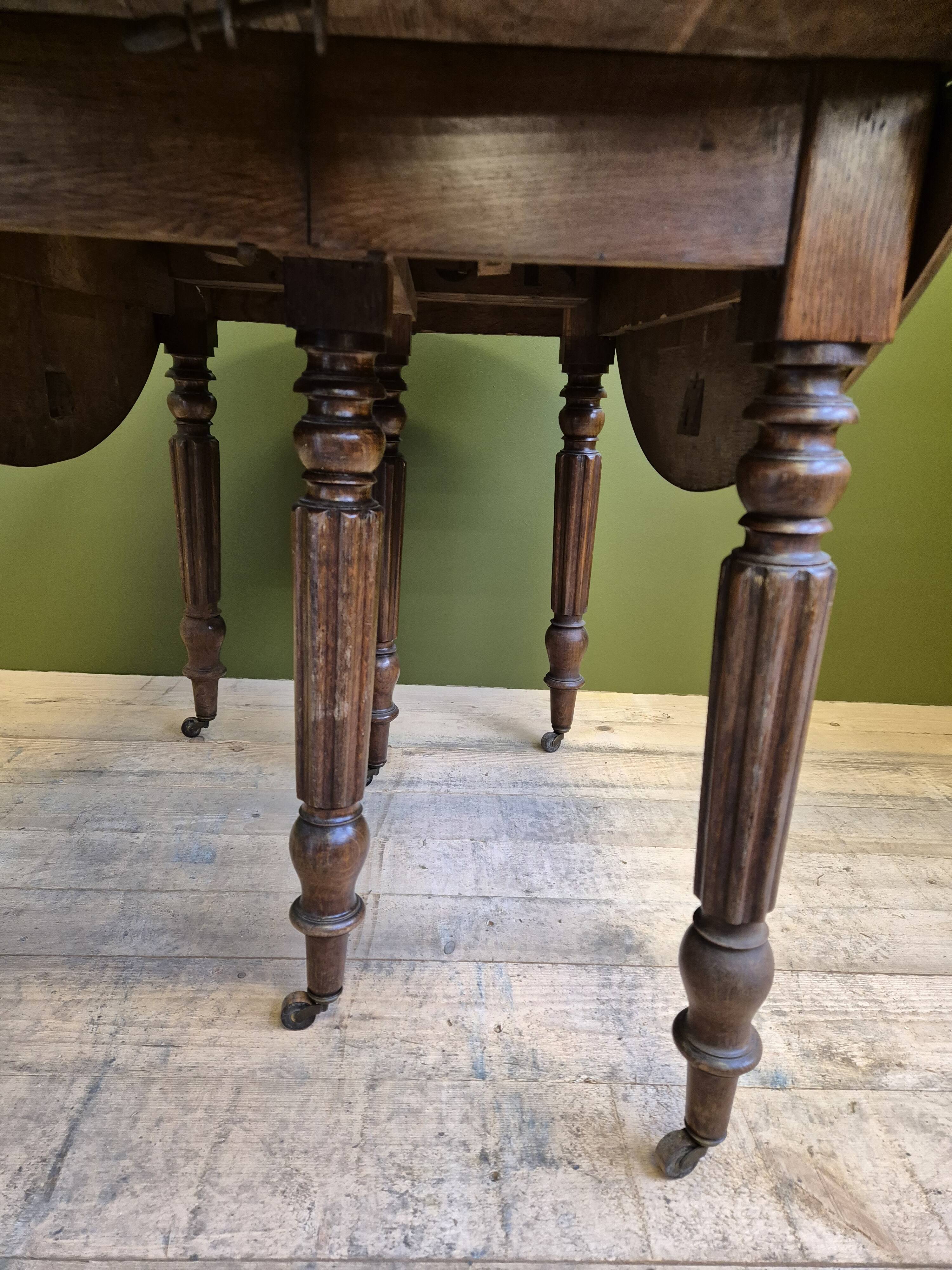 Round/rectangle table with extensions on casters