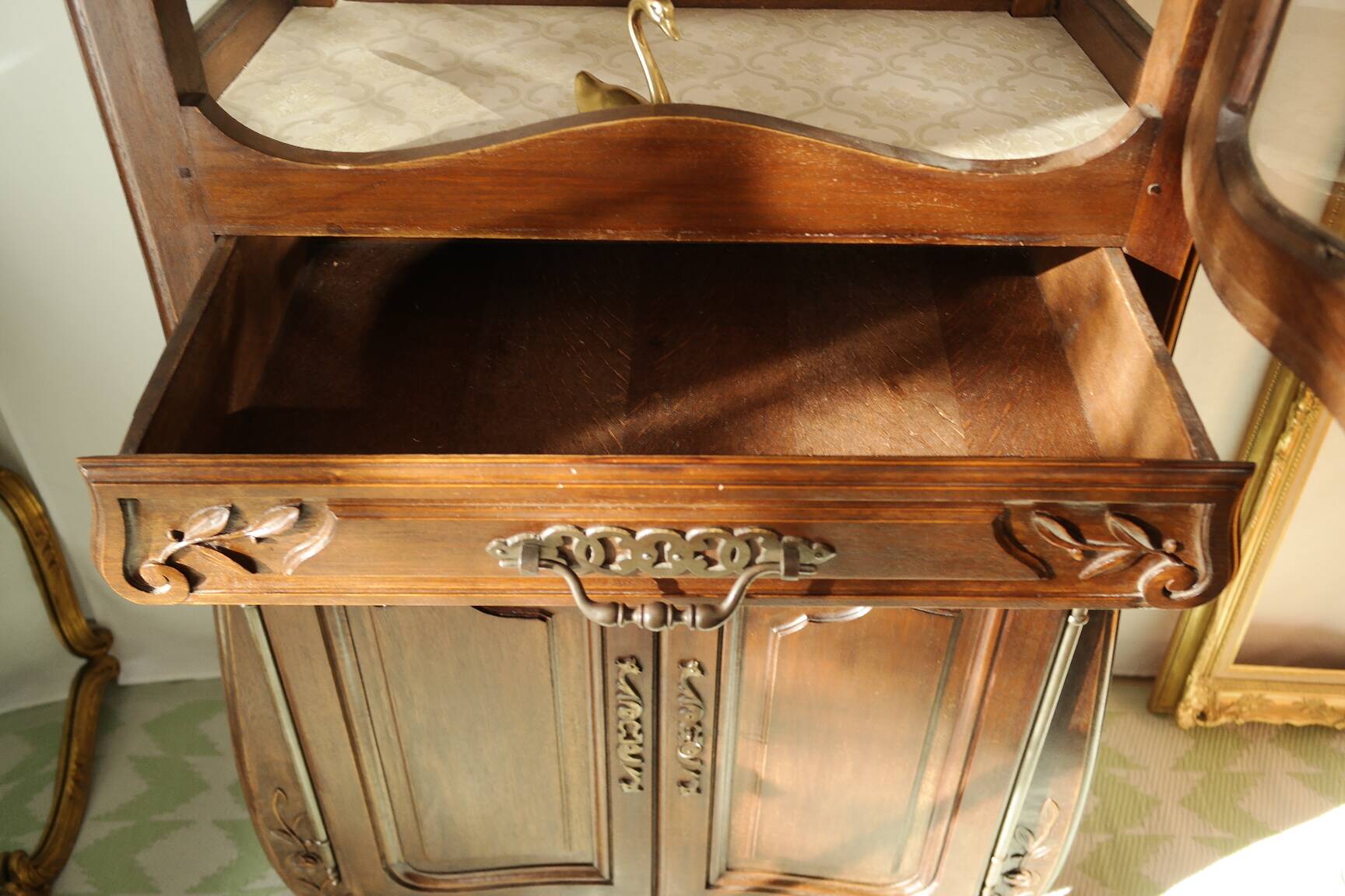 Curved display cabinet in solid walnut, mid-20th century.