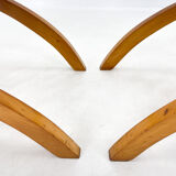 Ensemble de deux chaises pliantes en hêtre, conçues par l'architecte Otto Rothmayer.