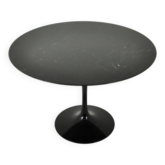 Table de salle à manger noire par Eero Saarinen pour Knoll,  2010