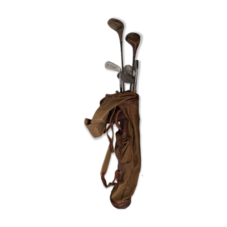 Old golf bag with 7 vintage clubs