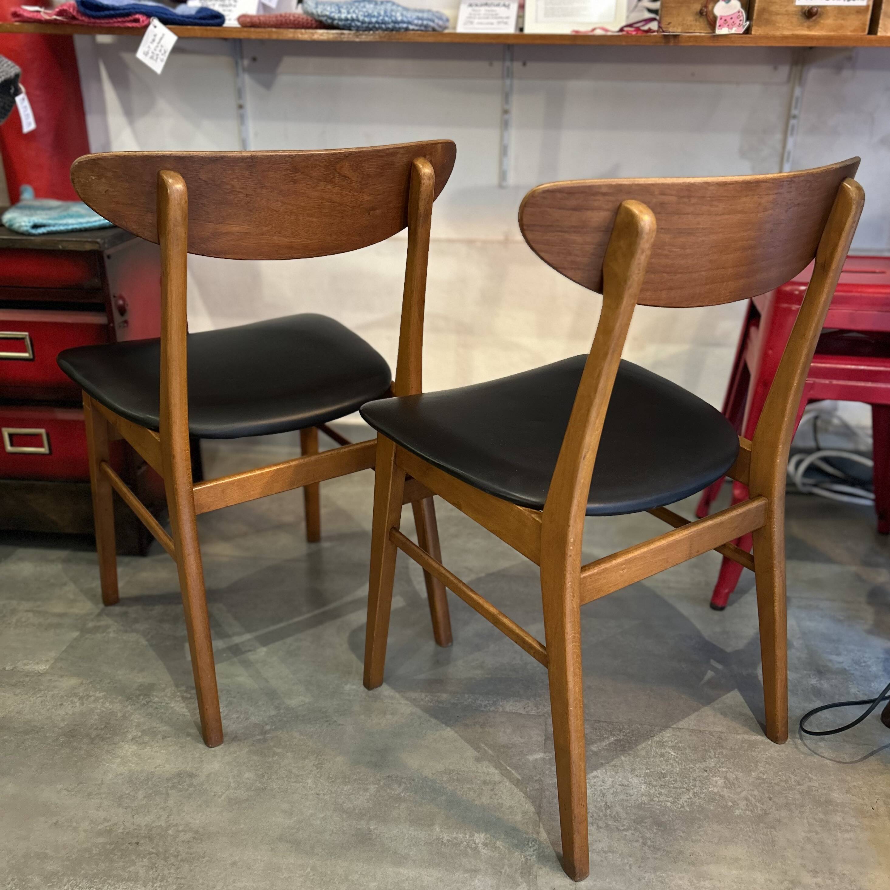 Pair of Danish Scandinavian chairs from the 1960s
