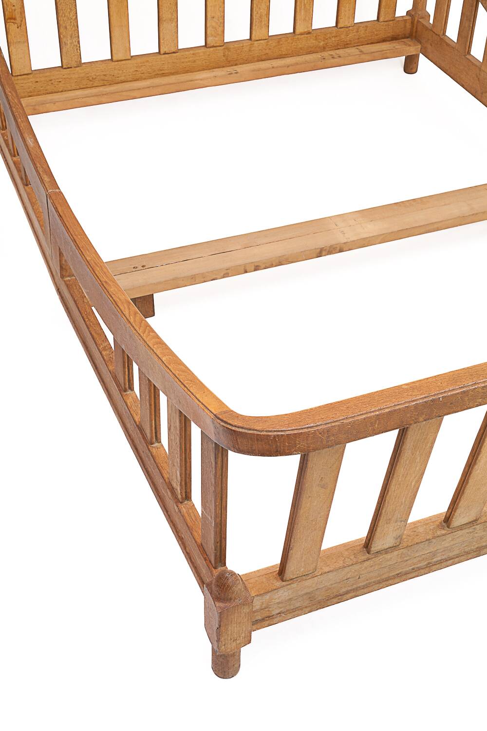 Boat bed by Guillerme and Chambron