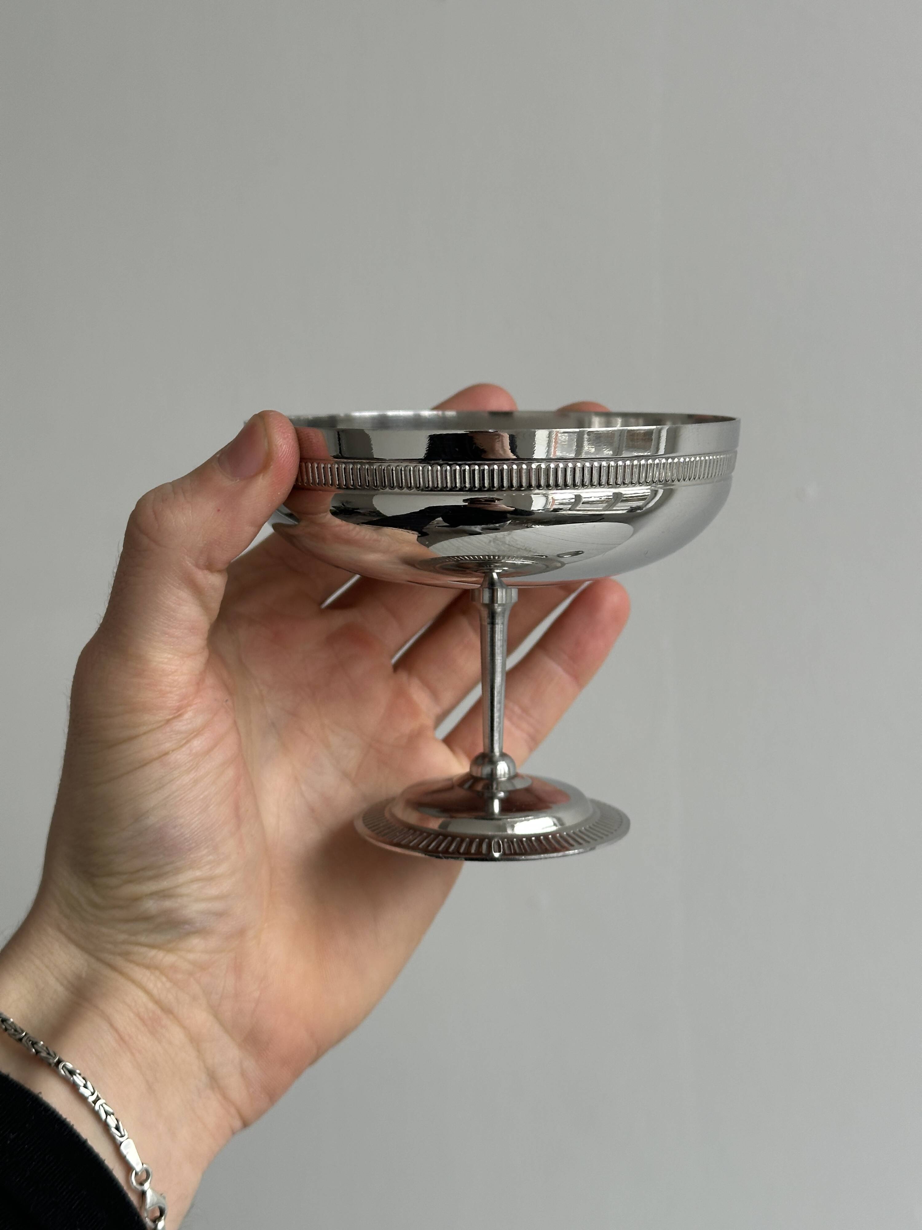 Set of 6 shiny metal bowls