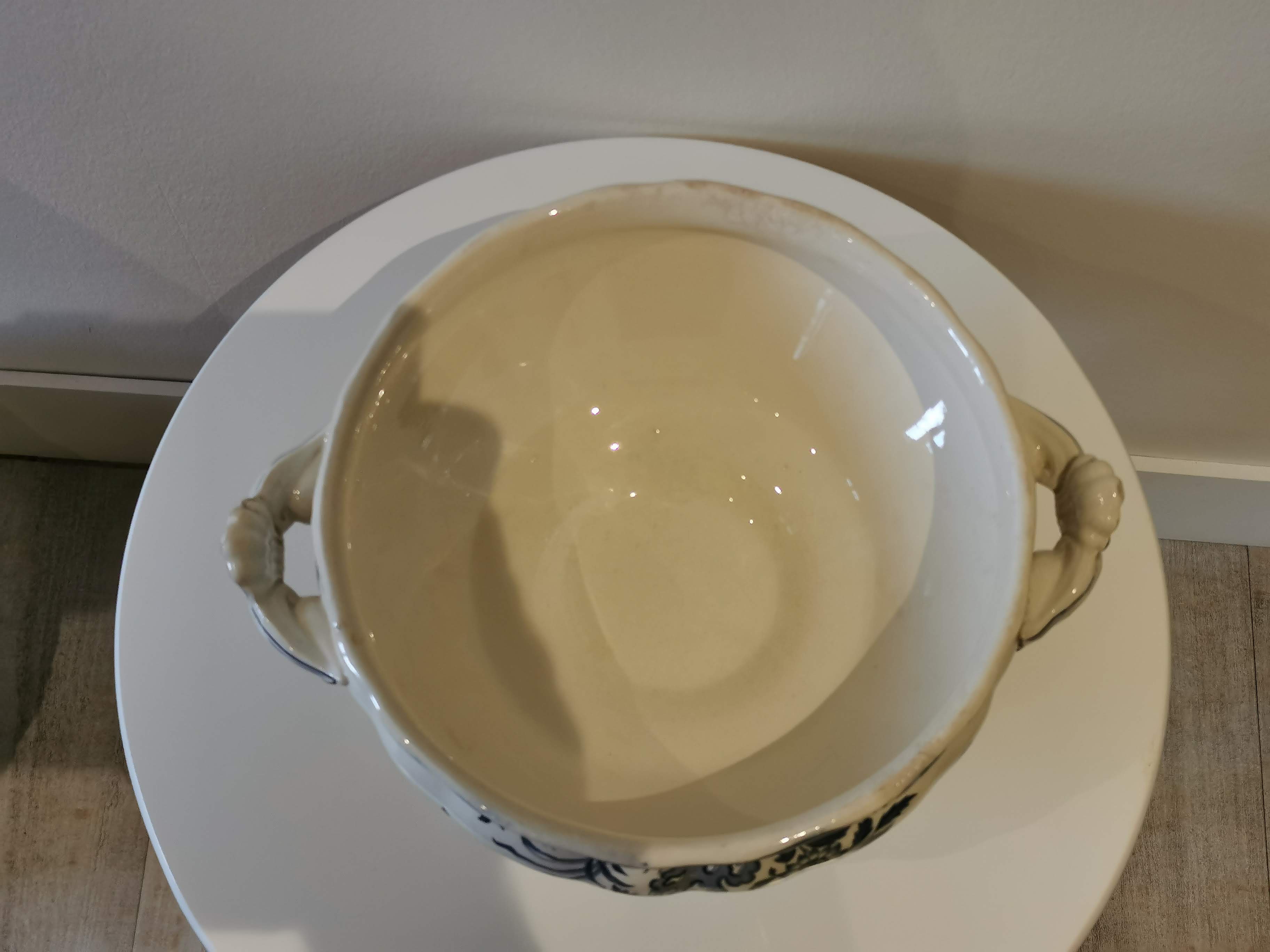Soup pot Sarreguemines late nineteenth early twentieth century