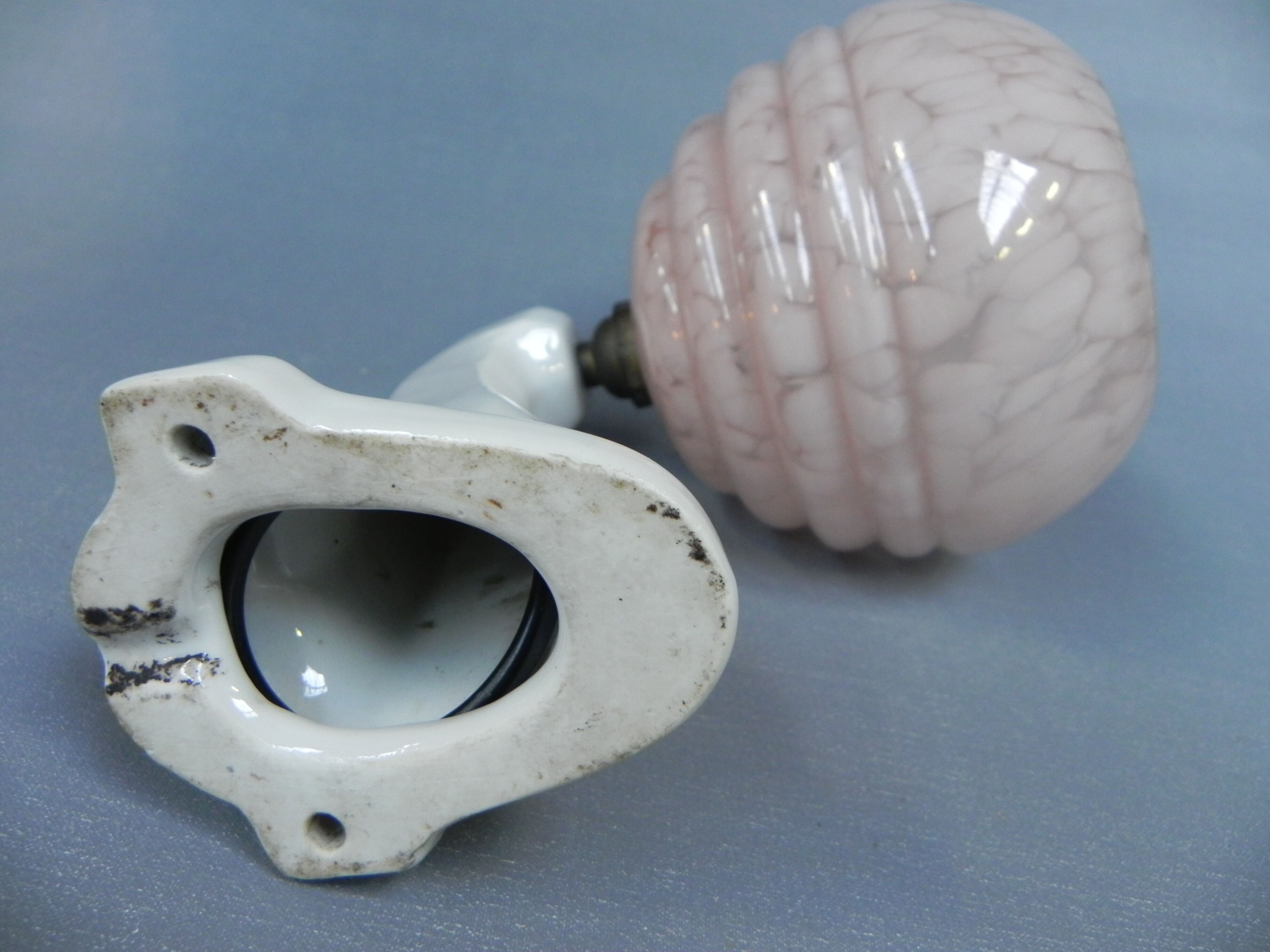 Art deco wall lamp with porcelain holder