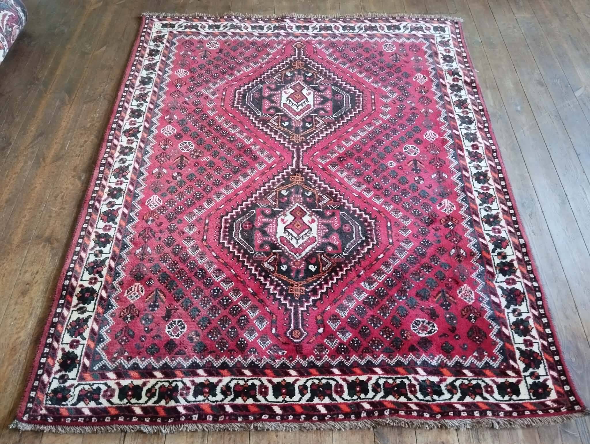 Handmade Qashqai Persian rug 200x160cm