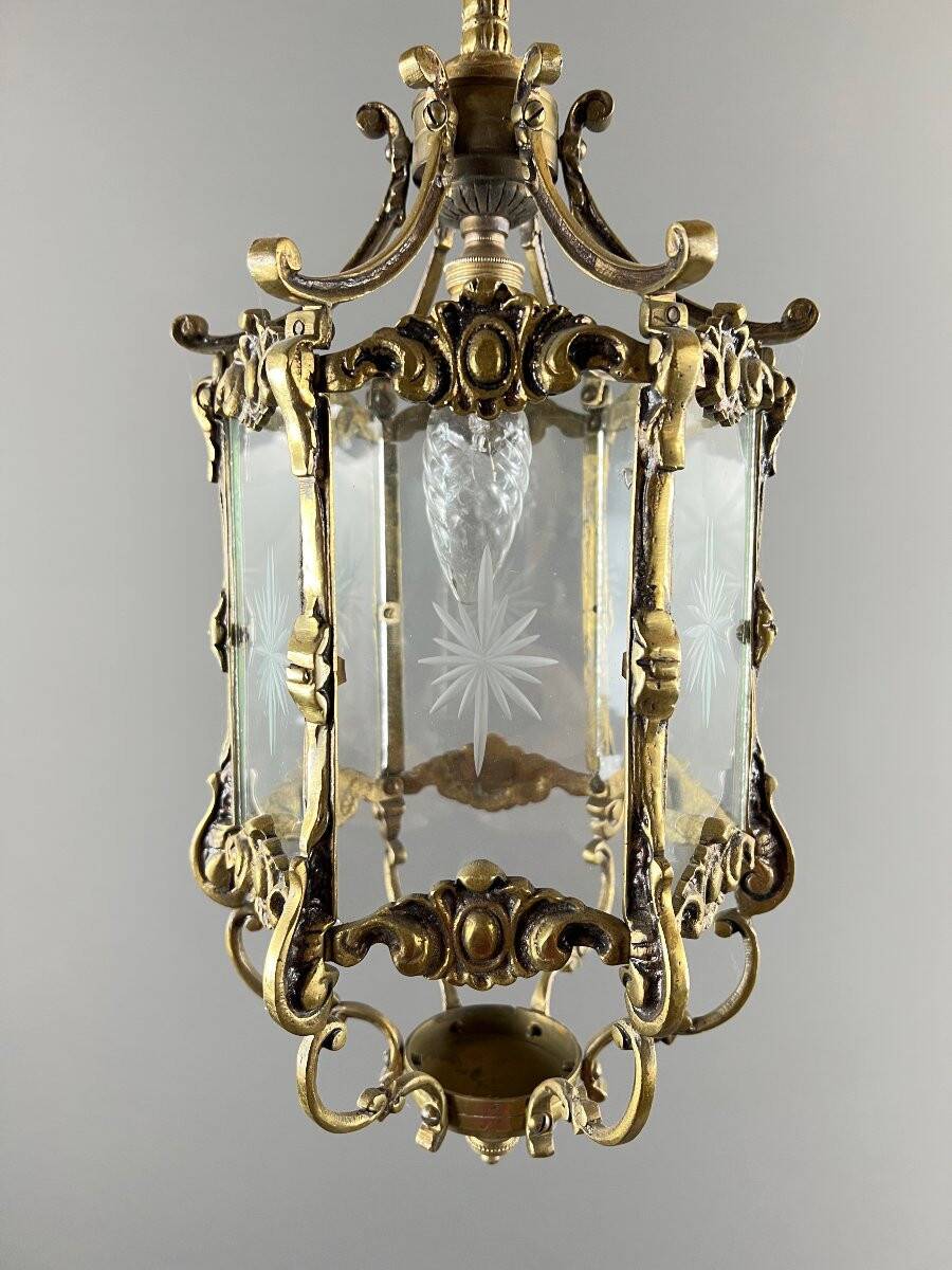 Lanterne en bronze et en verre gravé, début du 20e siècle