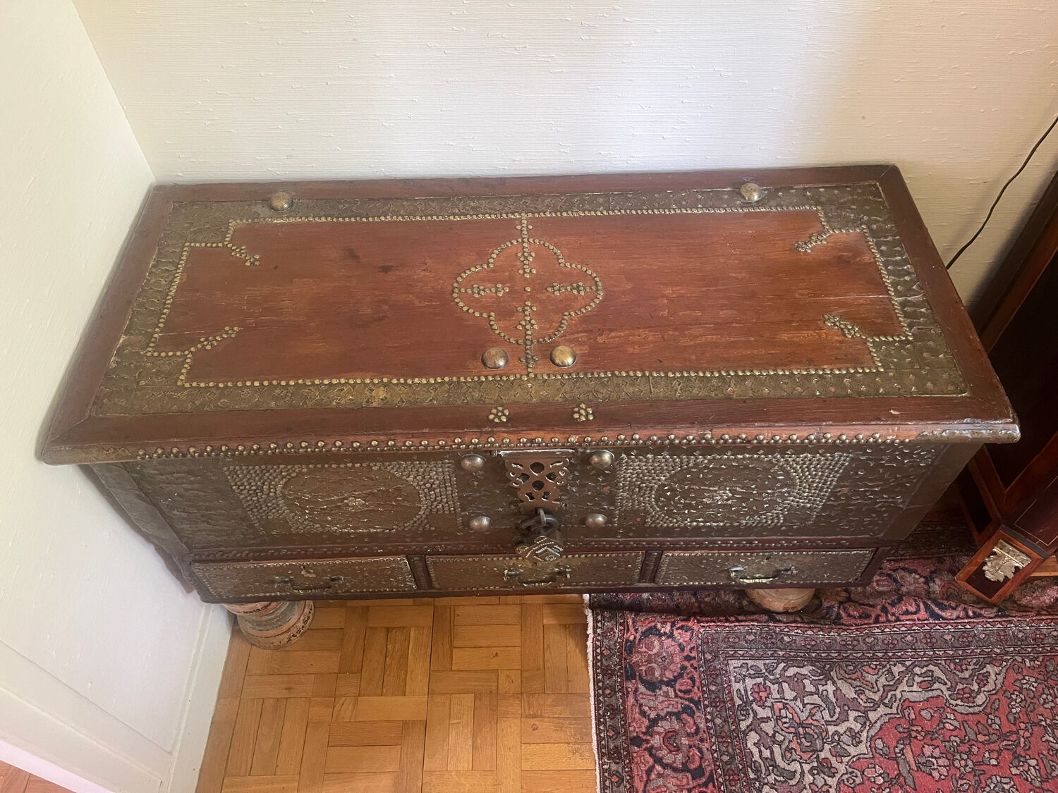 Zanzibar chest