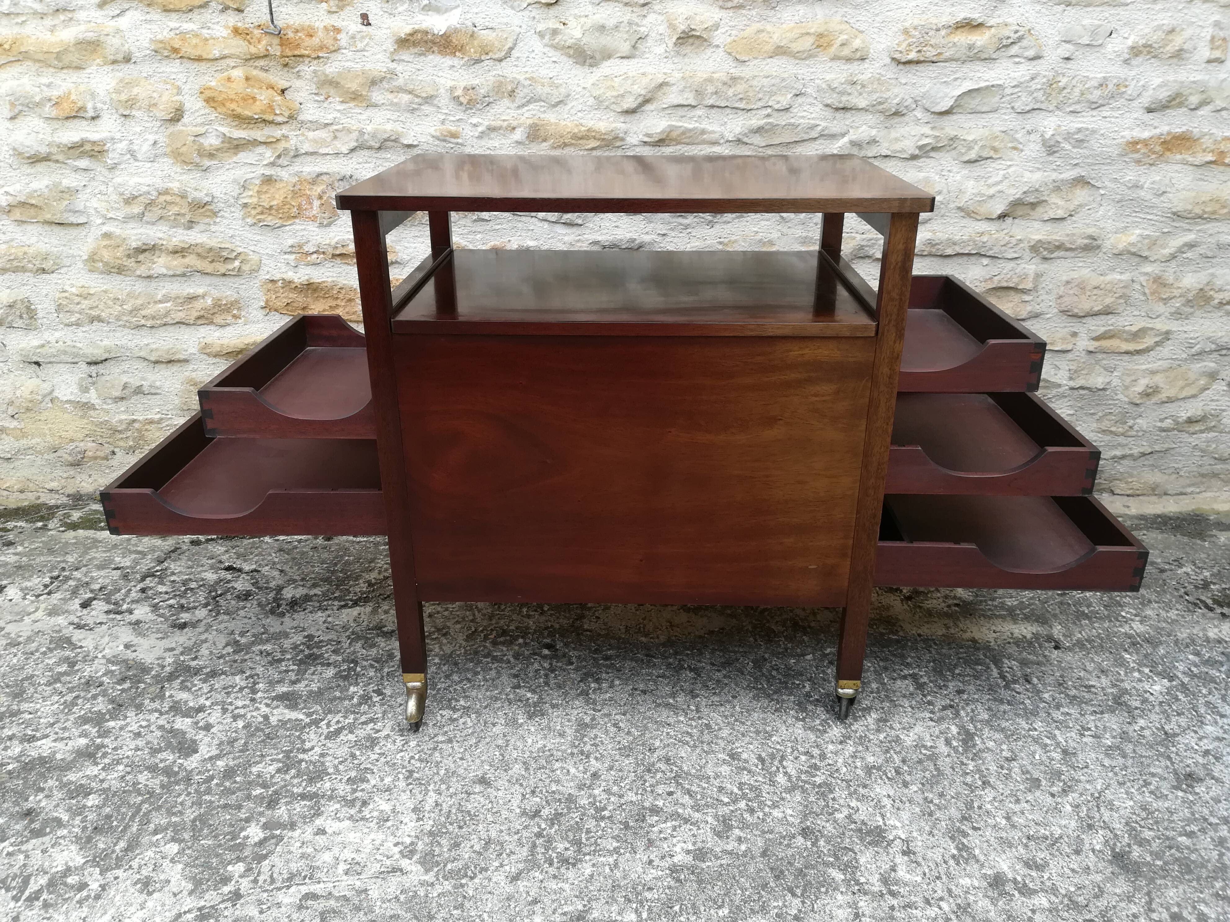 Five-drawer cabinet on wheels