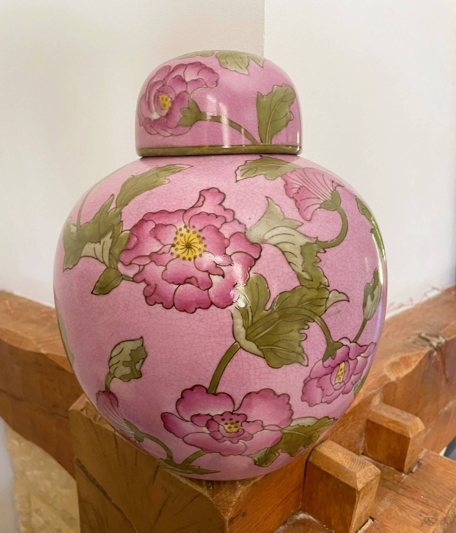 Large ginger pot
