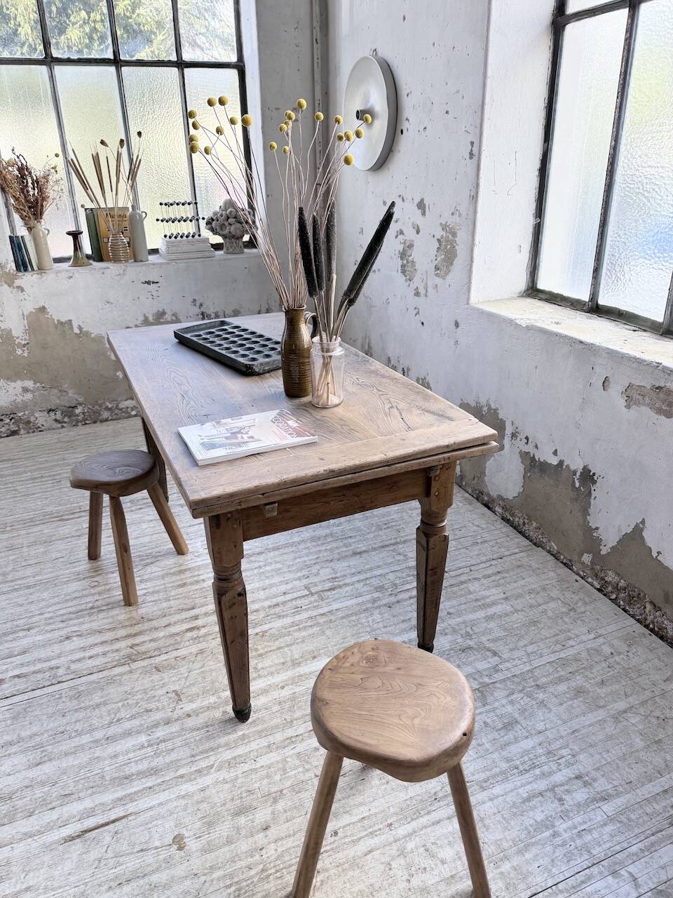 Solid oak farmhouse table with integrated extensions 1950