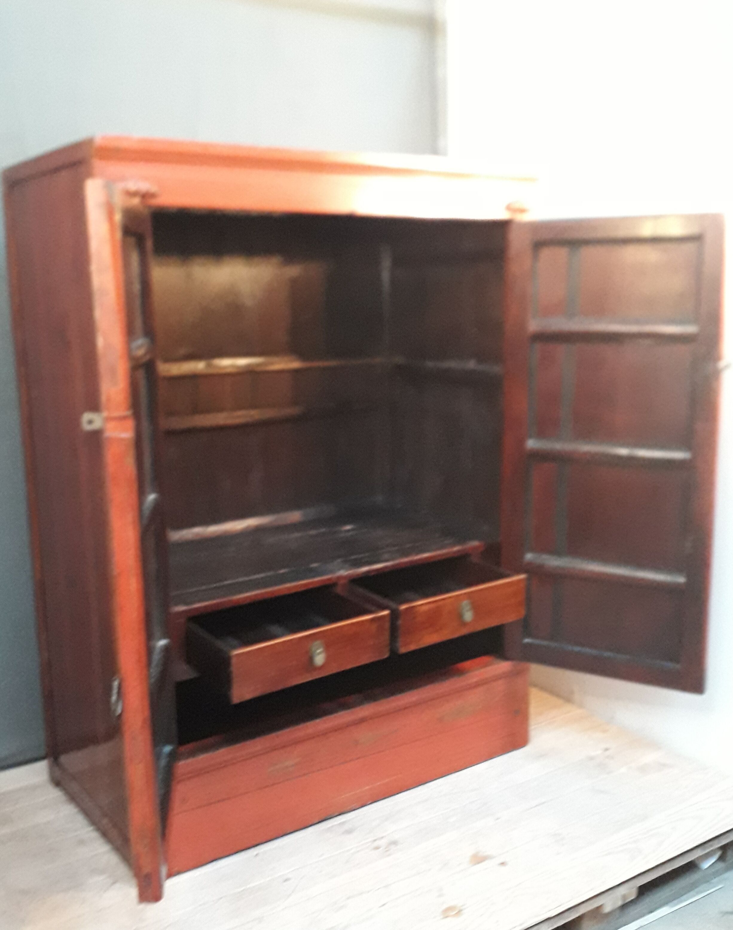 Chinese wardrobe in red lasca