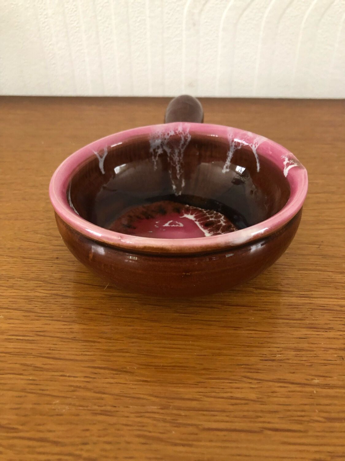 Brown and pink glazed terracotta caquelon