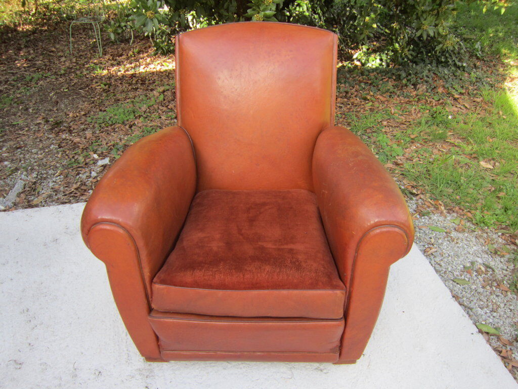 Paire de fauteuils club en cuir
