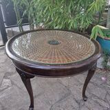 Low pedestal table