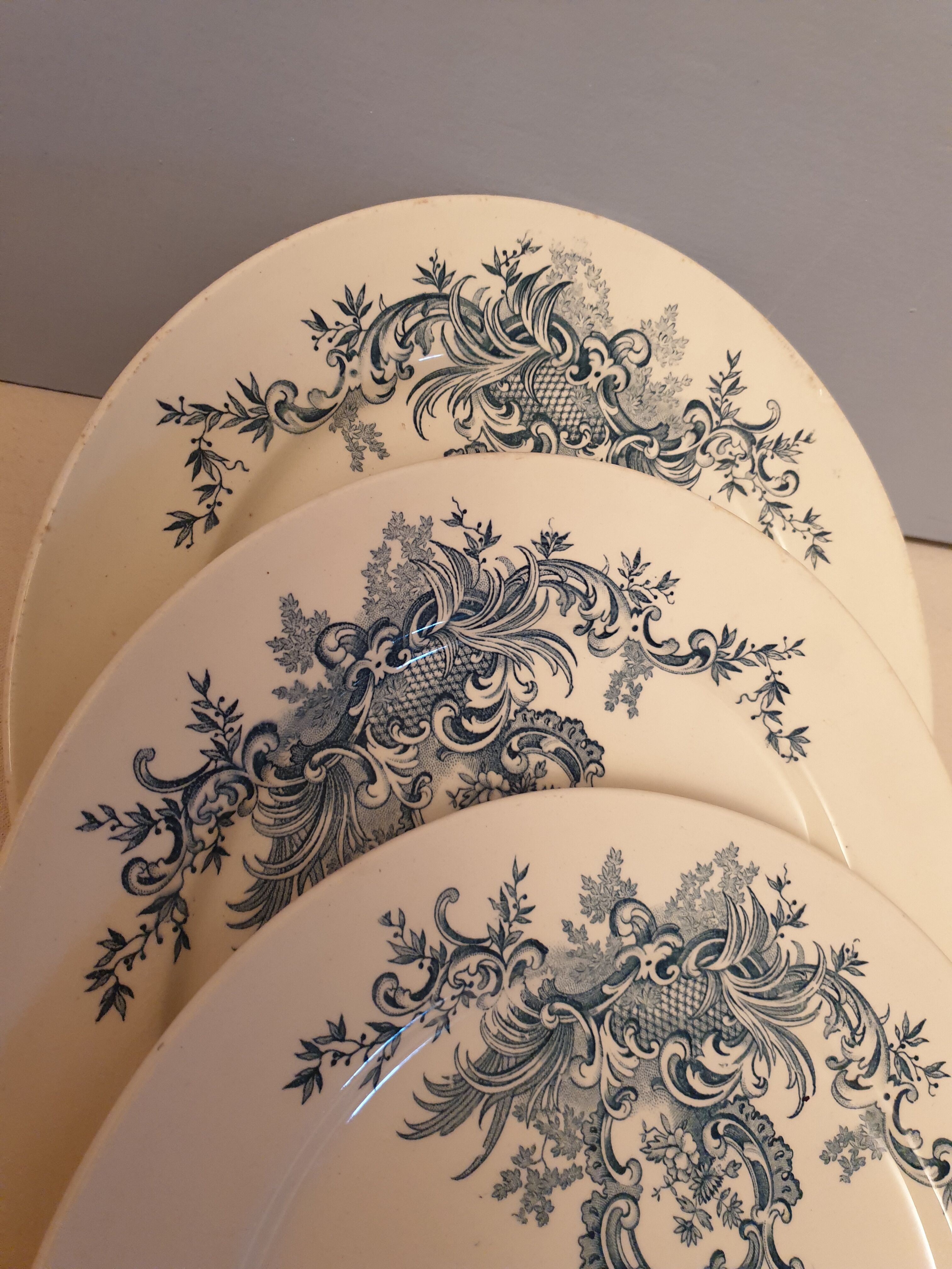 Trio of flat plates Boch brothers