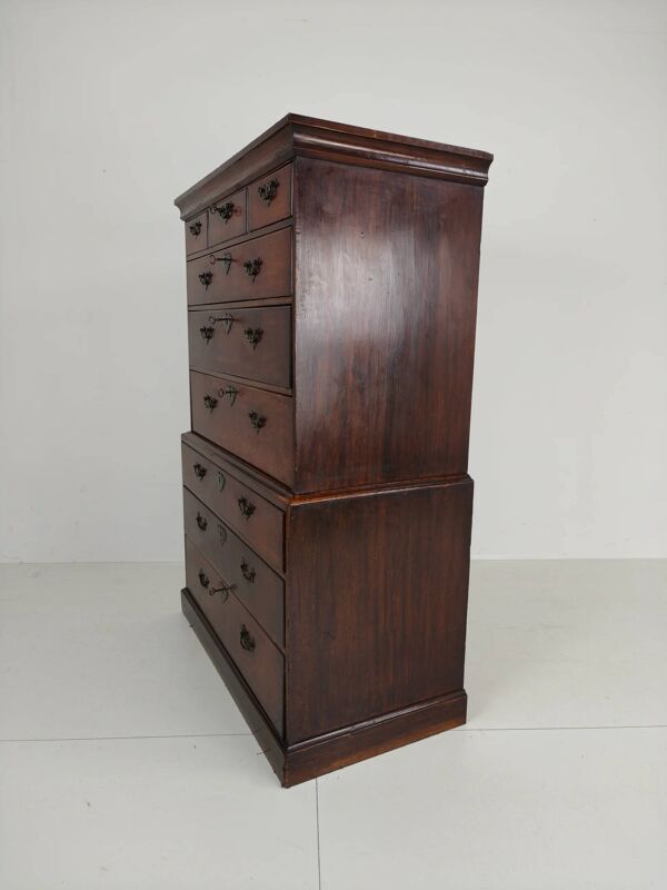 Commode haute de campagne George III / coffre sur coffre