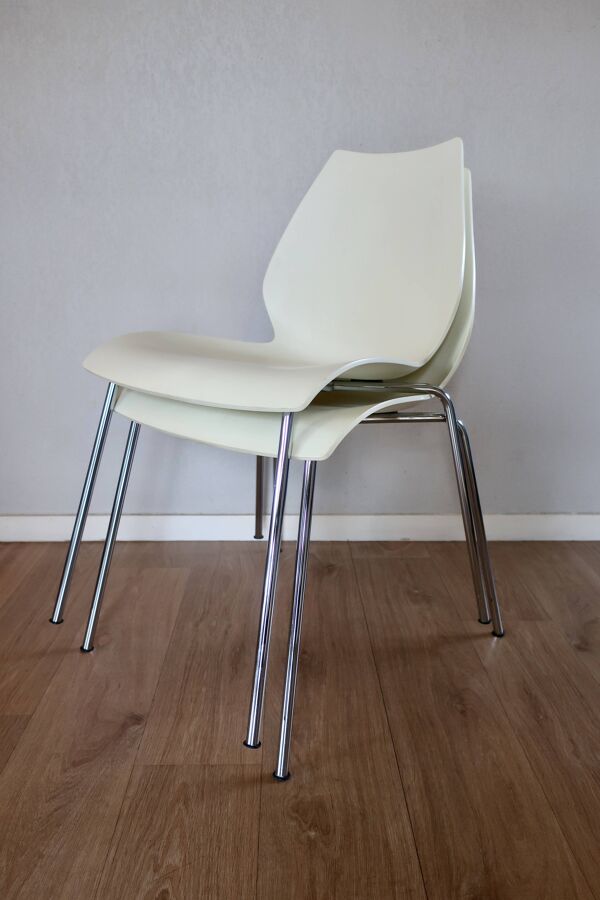 2 chaises maui design par vico magistretti pour kartell, tbe