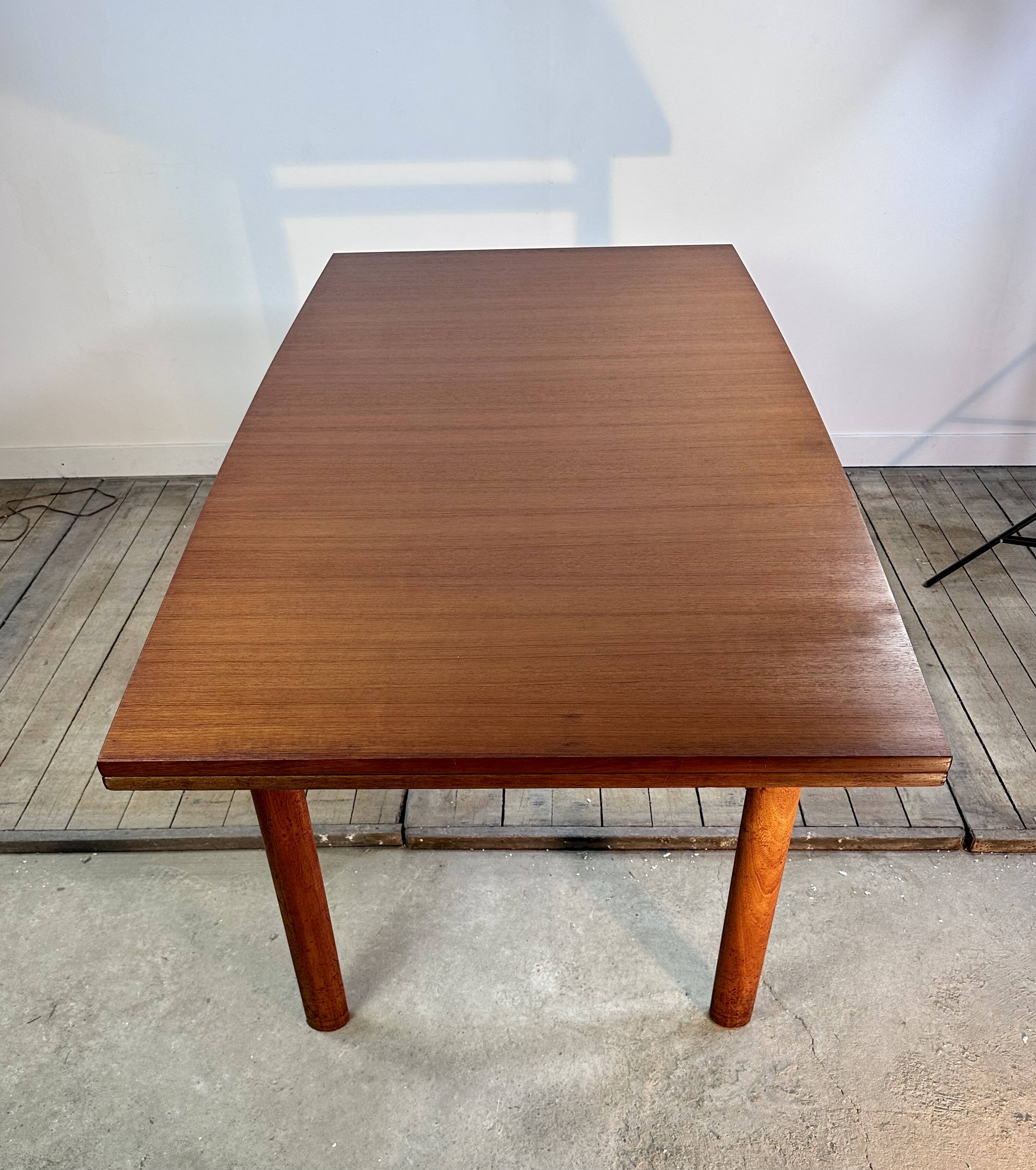 Scandinavian style extending teak table, French manufacture, 1960s