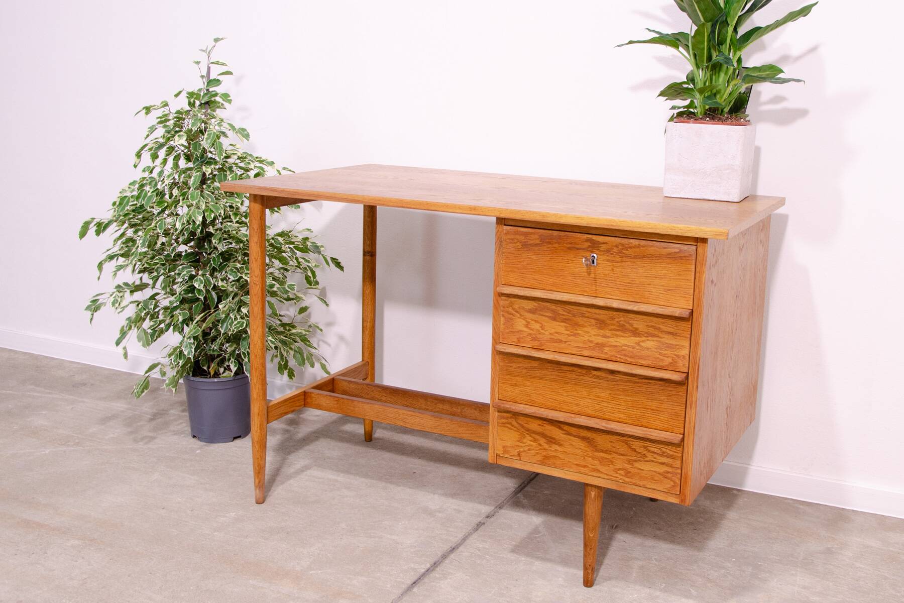 Bureau pour dames du milieu du siècle entièrement restauré, ULUV, années 1960, Tchécoslovaquie