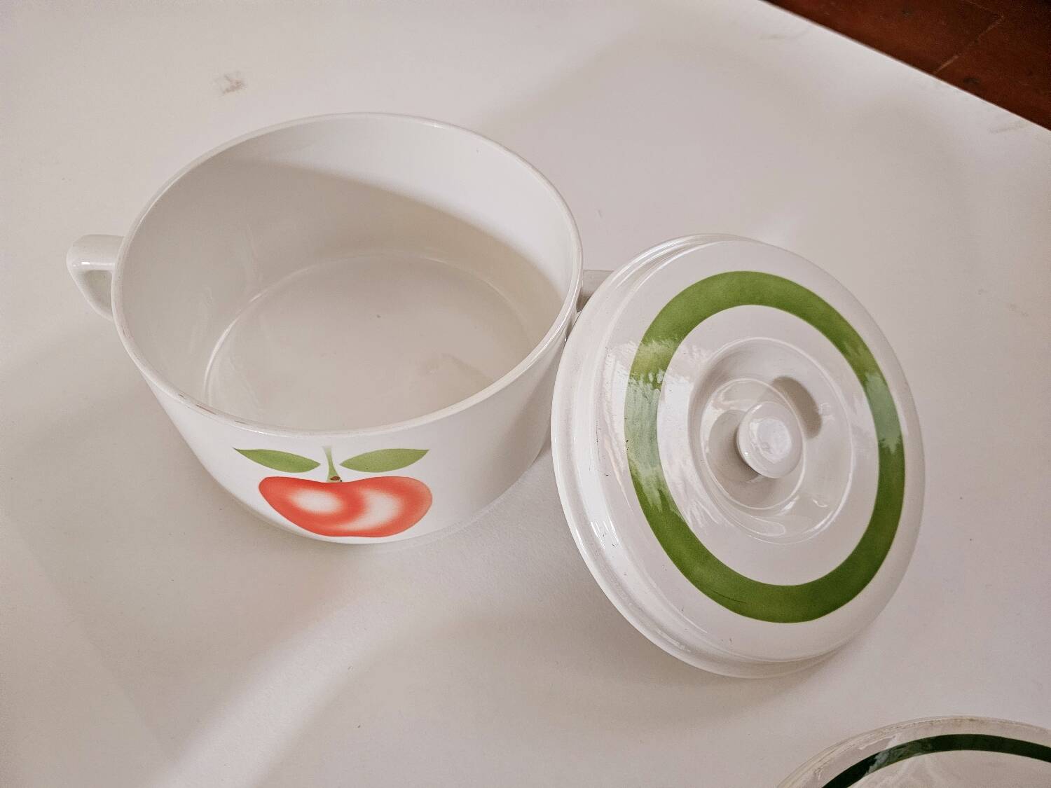 Moulins des loups plate and dish, apple pattern